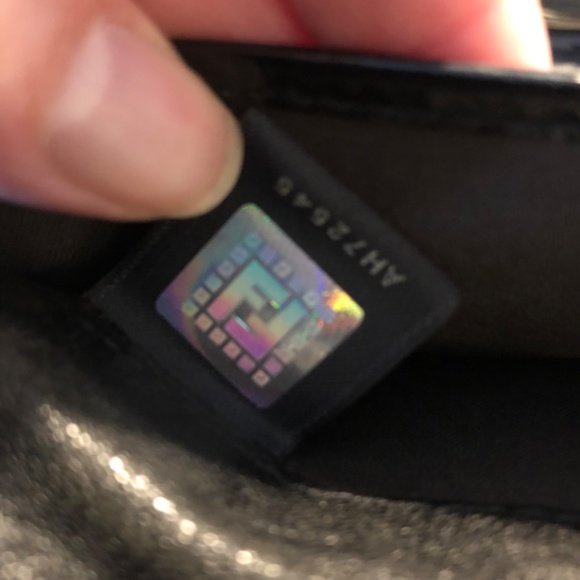 Fendi B bag and matching wallet - Picture 3 of 16